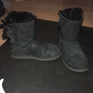 Black bailey bow uggs